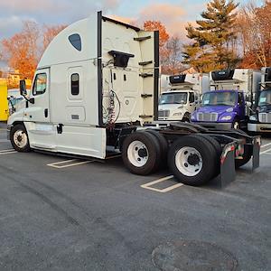 Used 2020 Freightliner Cascadia Detroit Diesel DD15 Semi Truck with Sleeper Cab for sale #244445 - photo 2