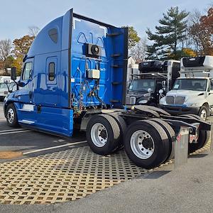 Used 2020 Freightliner Cascadia Detroit Diesel DD15 Semi Truck with Sleeper Cab for sale #262471 - photo 2