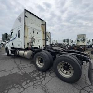Used 2020 Freightliner Cascadia Detroit Diesel DD15 Semi Truck with Sleeper Cab for sale #264943 - photo 2