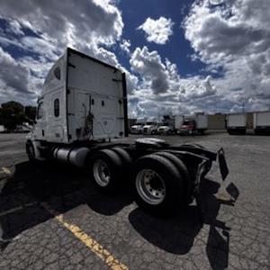 Used 2020 Freightliner Cascadia Detroit Diesel DD15 Semi Truck with Sleeper Cab for sale #264948 - photo 2