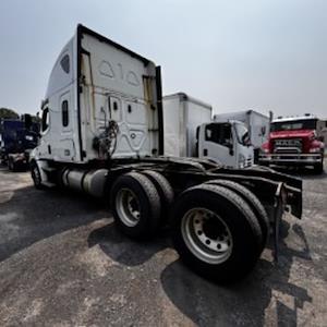 Used 2020 Freightliner Cascadia Detroit Diesel DD15 Semi Truck with Sleeper Cab for sale #264955 - photo 2