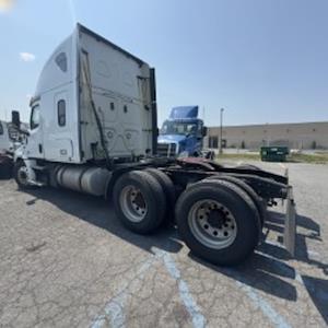 Used 2020 Freightliner Cascadia Detroit Diesel DD15 Semi Truck with Sleeper Cab for sale #264964 - photo 2