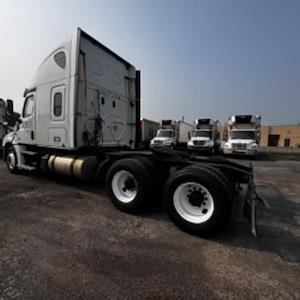 Used 2020 Freightliner Cascadia Detroit Diesel DD15 Semi Truck with Sleeper Cab for sale #264965 - photo 2