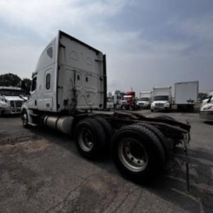 Used 2020 Freightliner Cascadia Detroit Diesel DD15 Semi Truck with Sleeper Cab for sale #264966 - photo 2