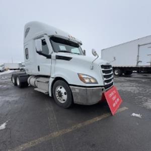 Used 2020 Freightliner Cascadia - photo 1