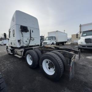 Used 2020 Freightliner Cascadia Detroit Diesel DD15 Semi Truck with Sleeper Cab for sale #290934 - photo 2