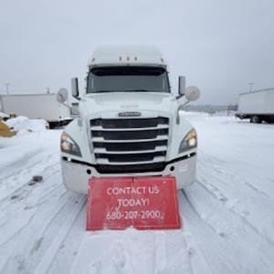 Used 2020 Freightliner Cascadia - photo 1