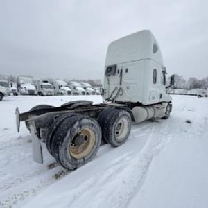 Used 2020 Freightliner Cascadia - photo 1