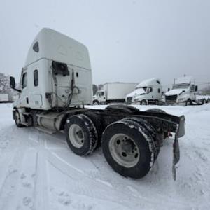 Used 2020 Freightliner Cascadia - photo 1