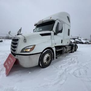 Used 2020 Freightliner Cascadia - photo 1