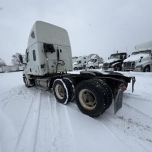 Used 2020 Freightliner Cascadia - photo 1