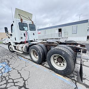 Used 2016 Freightliner Cascadia Detroit DD13 Semi Truck for sale #663429 - photo 2