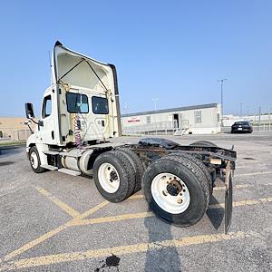 Used 2017 Freightliner Cascadia Detroit Diesel DD15 Semi Truck for sale #672023 - photo 2