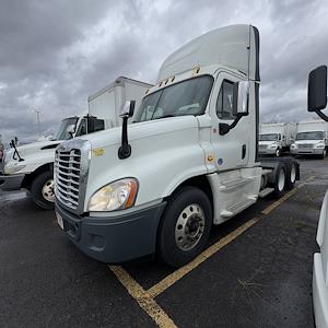 Used 2017 Freightliner Cascadia Detroit Diesel DD15 Semi Truck for sale #676428 - photo 1