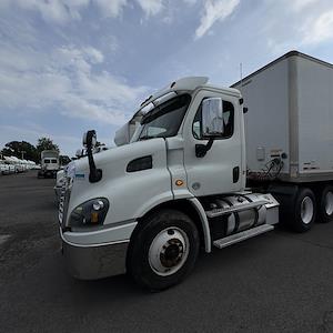 Used 2017 Freightliner Cascadia Detroit DD13 Semi Truck for sale #679737 - photo 1