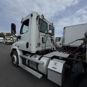Used 2017 Freightliner Cascadia Detroit DD13 Semi Truck for sale #679737 - photo 2