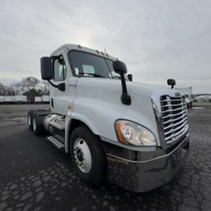 Used 2018 Freightliner Cascadia Detroit DD13 Semi Truck for sale #744901 - photo 1