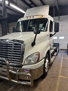 Used 2018 Freightliner Cascadia Detroit DD13 Semi Truck for sale #762536 - photo 1
