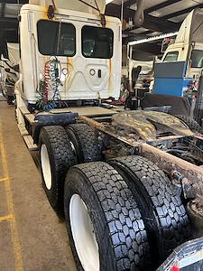 Used 2018 Freightliner Cascadia Detroit DD13 Semi Truck for sale #762536 - photo 2