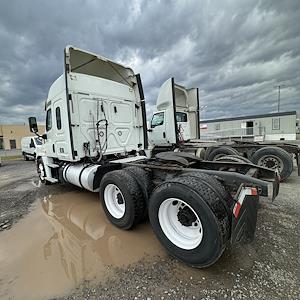 Used 2018 Freightliner Cascadia Detroit Diesel DD15 Semi Truck with Sleeper Cab for sale #772228 - photo 2