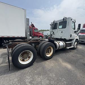 Used 2018 Freightliner Cascadia Detroit DD13 Semi Truck for sale #778752 - photo 2