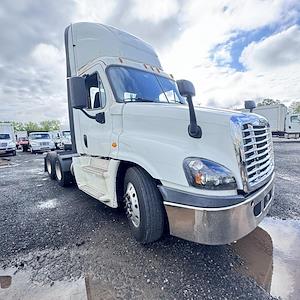 Used 2019 Freightliner Cascadia Detroit Diesel DD15 Semi Truck for sale #808245 - photo 1