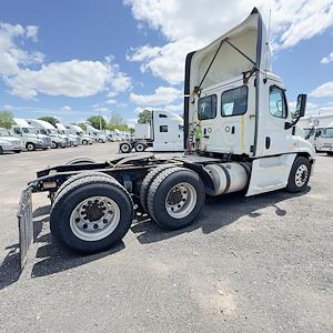 Used 2019 Freightliner Cascadia Detroit Diesel DD15 Semi Truck for sale #808250 - photo 2