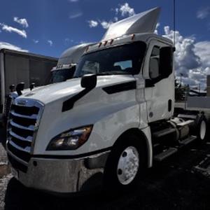 Used 2019 Freightliner Cascadia Detroit DD13 Semi Truck for sale #812897 - photo 1