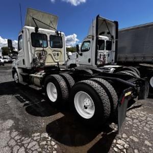 Used 2019 Freightliner Cascadia Detroit DD13 Semi Truck for sale #812897 - photo 2