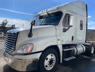 Used 2019 Freightliner Cascadia Detroit Diesel DD15 Semi Truck with Sleeper Cab for sale #822676 - photo 2
