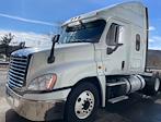 Used 2019 Freightliner Cascadia Detroit Diesel DD15 Semi Truck with Sleeper Cab for sale #822676 - photo 1
