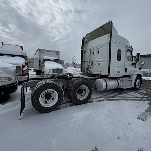 Used 2019 Freightliner Cascadia Detroit Diesel DD15 Semi Truck with Sleeper Cab for sale #822684 - photo 2