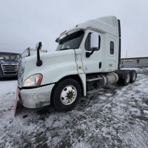 Used 2019 Freightliner Cascadia Detroit Diesel DD15 Semi Truck with Sleeper Cab for sale #822686 - photo 1