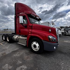Used 2019 Freightliner Cascadia Detroit DD13 Semi Truck for sale #824879 - photo 1