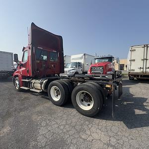 Used 2019 Freightliner Cascadia Detroit DD13 Semi Truck for sale #824926 - photo 2