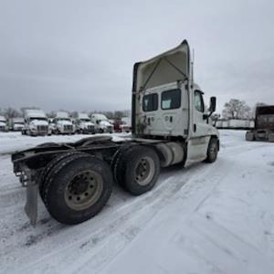 Used 2019 Freightliner Cascadia Detroit Diesel DD15 Semi Truck for sale #862136 - photo 2