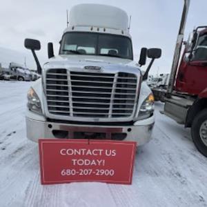 Used 2019 Freightliner Cascadia Detroit Diesel DD15 Semi Truck for sale #862142 - photo 2