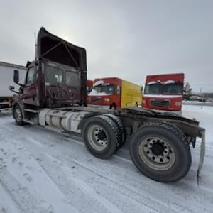 Used 2019 Freightliner Cascadia Detroit DD13 Semi Truck for sale #866561 - photo 2