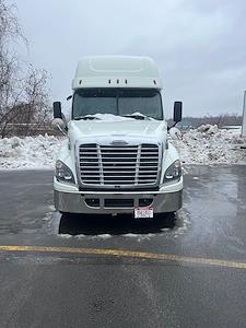 Used 2019 Freightliner Cascadia Cummins X15 Semi Truck with Sleeper Cab for sale #866824 - photo 1