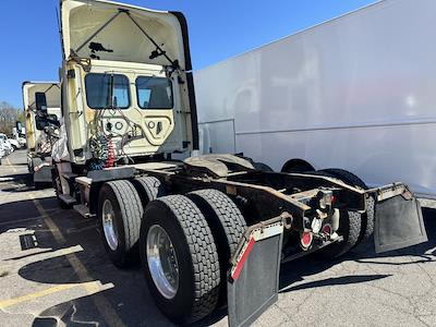 Used 2019 Freightliner Cascadia Detroit Diesel DD15 Semi Truck for sale #870386 - photo 2