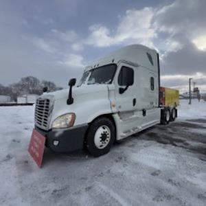 Used 2020 Freightliner Cascadia Detroit Diesel DD15 Semi Truck with Sleeper Cab for sale #875549 - photo 1
