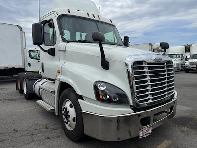Used 2019 Freightliner Cascadia Detroit DD13 Semi Truck for sale #876787 - photo 2