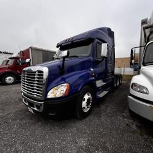 Used 2020 Freightliner Cascadia Cummins X15 Semi Truck with Sleeper Cab for sale #880945 - photo 1