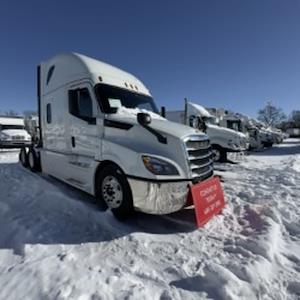 Used 2019 Freightliner Cascadia Detroit Diesel DD15 Semi Truck with Sleeper Cab for sale #881373 - photo 1