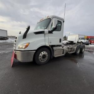 Used 2020 Freightliner Cascadia Detroit DD13 Semi Truck for sale #884472 - photo 1
