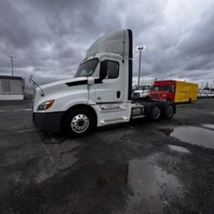 Used 2020 Freightliner Cascadia Detroit DD13 Semi Truck for sale #897503 - photo 1