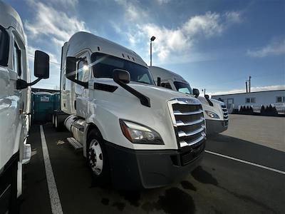 Used 2020 Freightliner Cascadia Detroit Diesel DD15 Semi Truck with Sleeper Cab for sale #273970 - photo 1