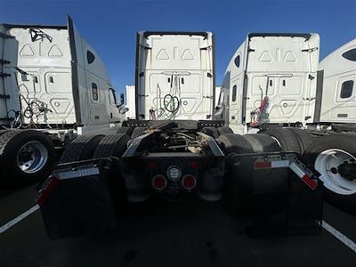 Used 2020 Freightliner Cascadia Detroit Diesel DD15 Semi Truck with Sleeper Cab for sale #273970 - photo 2