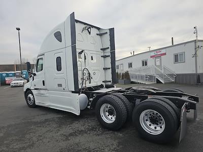 Used 2021 Freightliner Cascadia Detroit Diesel DD15 Semi Truck with Sleeper Cab for sale #297388 - photo 2