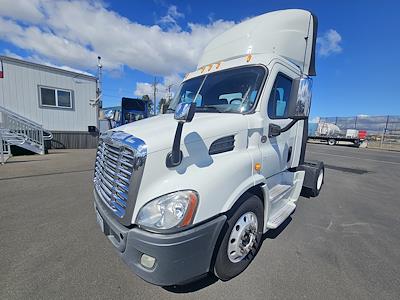 Used 2014 Freightliner Cascadia Cummins ISX12 Semi Truck for sale #321958 - photo 1